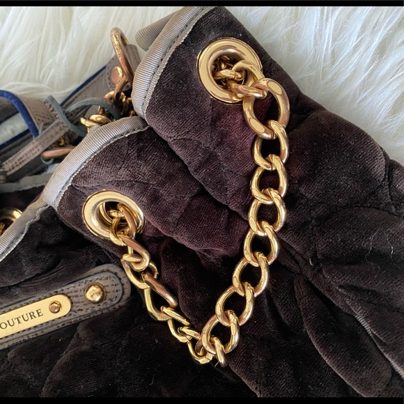 ♥️Preloved♥️ Juicy Couture Black Velour Hobo Tote Bag with Gold Hardware - Picture 4 of 10